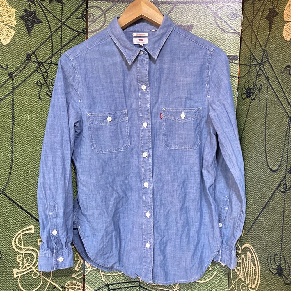 Levi’s boyfriend fit denim jean button up shirt